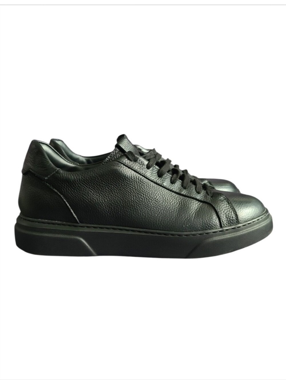 Sydney's Monochromatic All-Black Pebble Grain Leather Low Top Sneakers